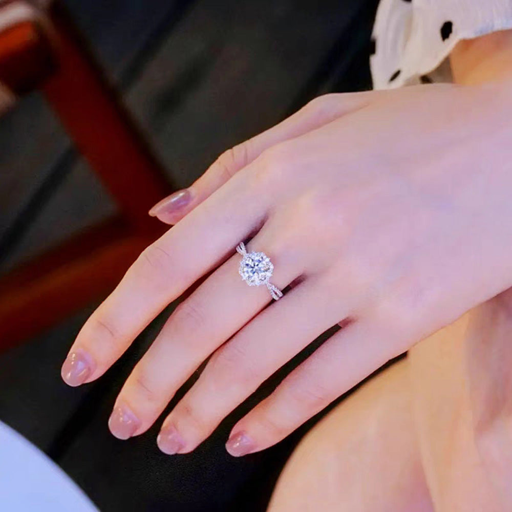 Vintage Snowflake Solitaire Ring in Silver