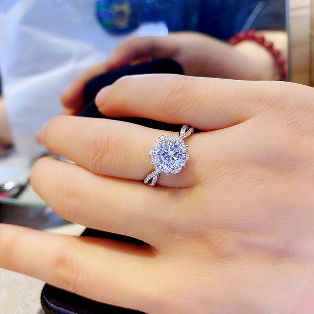 Vintage Snowflake Solitaire Ring in Silver